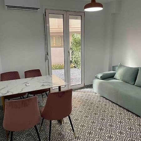 Family Apartment With Private Yard Next To Agios Dimitrios Church Thessaloniki Exterior photo