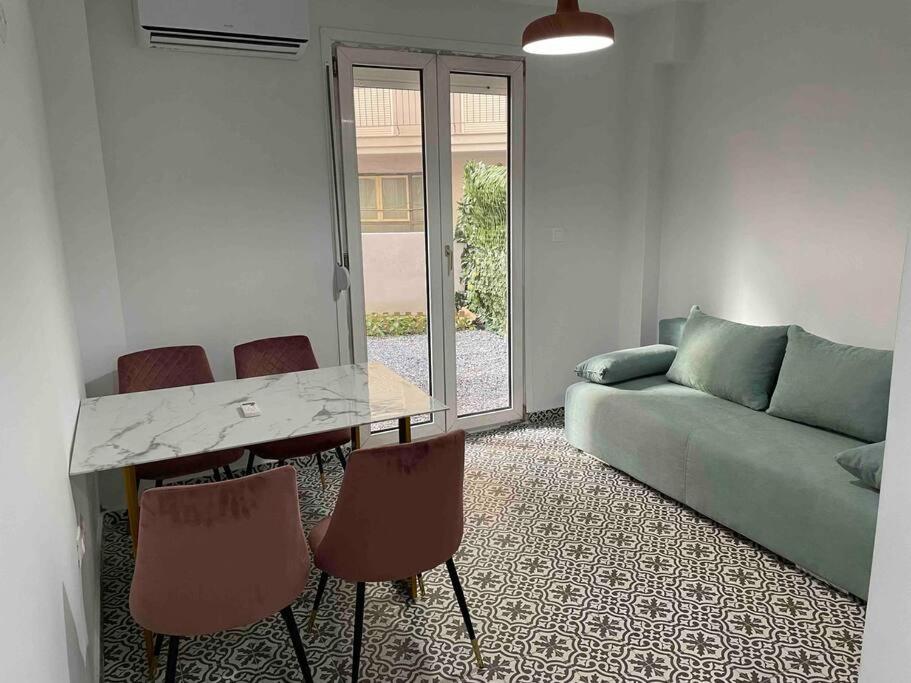 Family Apartment With Private Yard Next To Agios Dimitrios Church Thessaloniki Exterior photo