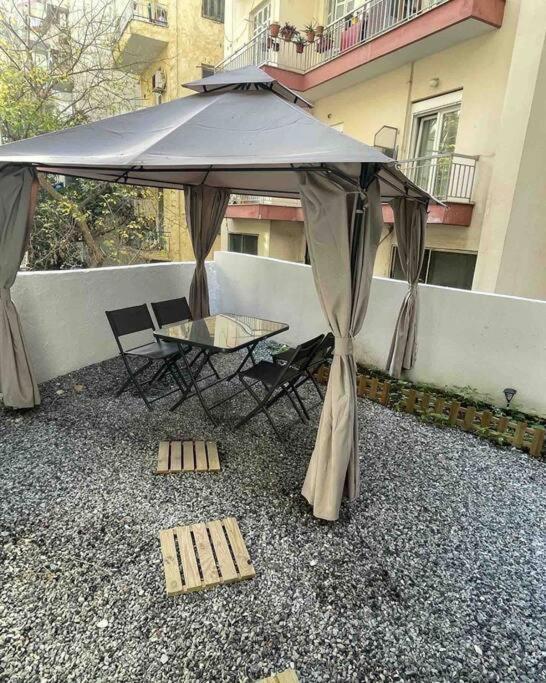 Family Apartment With Private Yard Next To Agios Dimitrios Church Thessaloniki Exterior photo